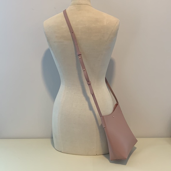SAMARA Peony Medium Shoulder Bag w/ adjustable shoulder strap & 1 button closure - Picture 6 of 10